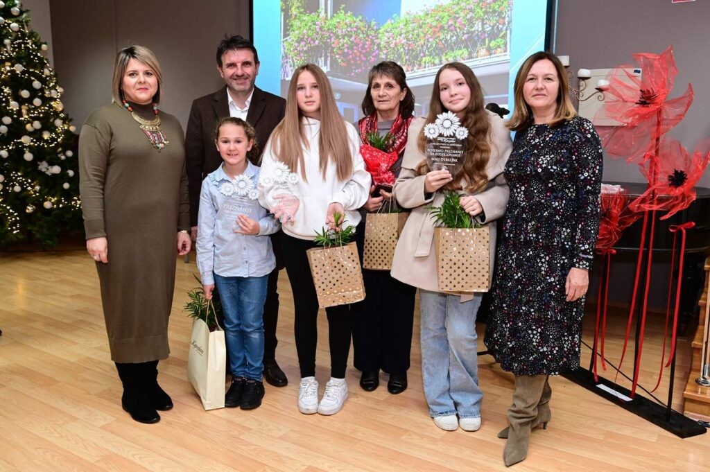 Akcija "Cvijet za ljepši grad" završila dodjelom nagrada i priznanja 3 7